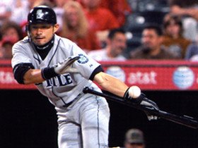 8年連続200安打達成。イチロー、歴史に名を刻む。