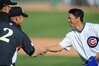 城島健司と握手を交わす田口壮
