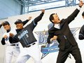 ファン感激のDeNA新ユニフォーム。ピンストライプに込めた「継承と革新」。