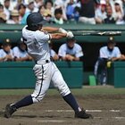 6回裏、3ランホームランを放つ興南の主将・我如古