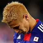 うつむく本田