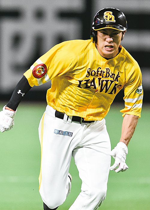 柳田は2015年にNPB史上初のトリプルスリーと首位打者の同時に達成