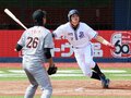 横浜の“振り切り男”石川雄洋。アグレッシブ過ぎる１番打者の魅力。