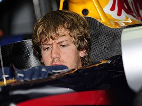 ベッテルの失速が唯一の見せ場!?F1開幕戦は起伏なき展開に。