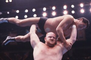 「あの瞬間、ベイダーはモンスターになったんだ」猪木を3分で倒した“最強外国人レスラー”衝撃デビューの真相《WWE殿堂入り》