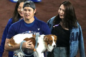 大谷翔平と真美子夫人が「始球式を野球少年に譲っていた」過去も…ドジャース現地で見た、ボブルヘッドデーで家族が生み出す“ほっこりハプニング”