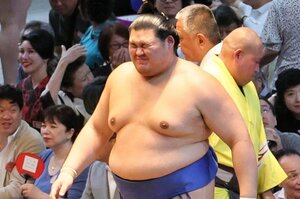 「横綱大の里、引くクセが弱点」批判も…波乱の大相撲、元大関・魁皇は“異論”「大の里はたった2年。それまで大学生だったんだから」