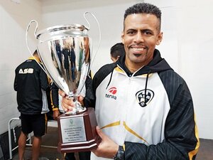 私もアレックスも、無給で仕事をしているんですよ」三都主アレサンドロ