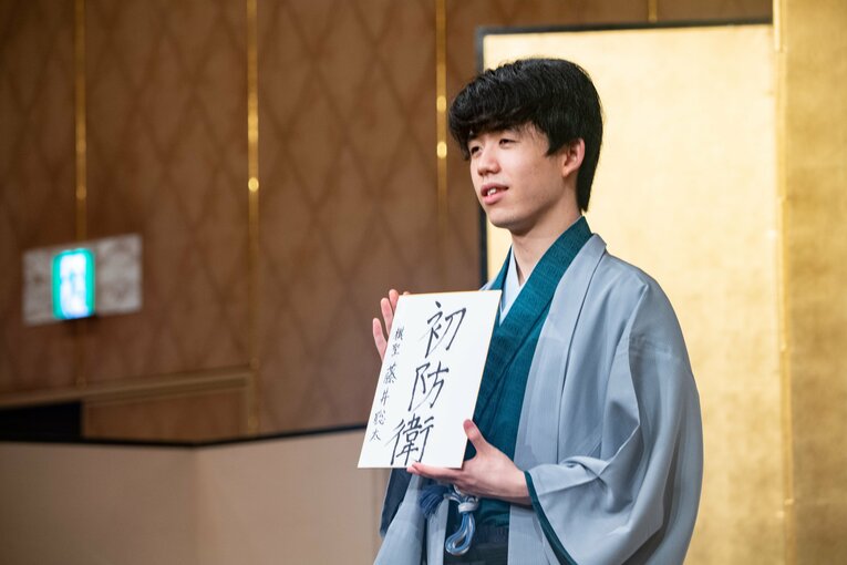 2022年の藤井聡太（19～20歳時。全4枚の1枚目）　©Nanae Suzuki