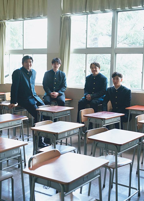 （左から）安達英輝、丸田湊斗、大村昊澄、小宅雅己。夏の甲子園を制した野球部の面々だ