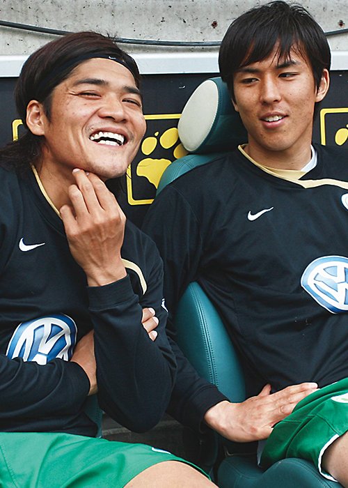 '08-'09シーズン、大久保は9試合に、長谷部は25試合に出場してリーグ優勝に貢献した