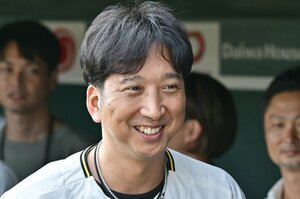 藤川球児監督のコメントは本当に“つまらない”のか？ 阪神・佐藤輝明に苦言の岡田彰布と比較…「そこは自分の責任」発言に隠された“藤川の手腕”