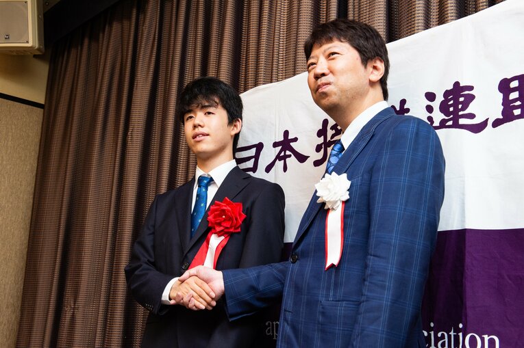 2019年の藤井聡太（16～17歳時。全4枚中の2枚目）　©BUNGEISHUNJU