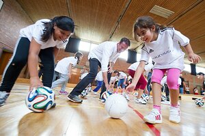 日本の子供サッカーは練習しすぎ？ 休息と広い世界、ドイツの指導法。