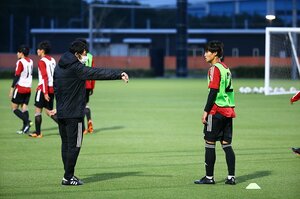 「具体的で、ハッとなる」U-17日本代表が中村憲剛の助言に目がキラキラ…“欧州よりJリーグを観る”スマホ世代