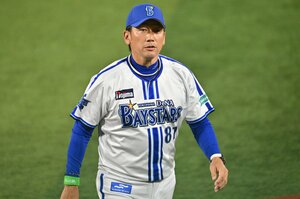 「完敗じゃないですよ」DeNA三浦大輔監督は記者の質問を遮り…日本シリーズ初戦“完敗ムード”の中で「ベンチに諦めムードがあったのでは…」