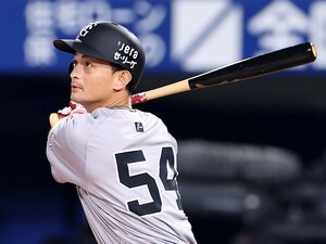 マリナーズ傘下からリリースされた乙坂はジャイアンツで3年半ぶりにNPBに復帰。ハマスタで古巣から安打を放つ