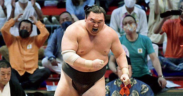 白鵬のガッツポーズは、「SUMO」なら許されるのか？ | NumberPREMIER