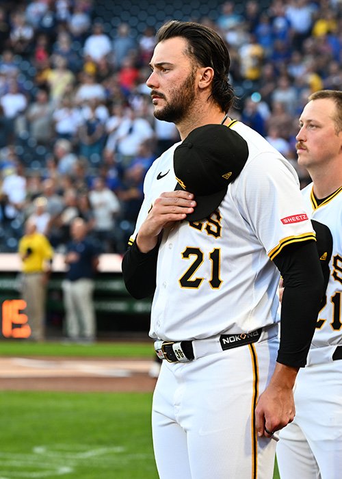 スキーンズ（左端）は山本由伸を抑え、サイ・ヤング賞を受賞した