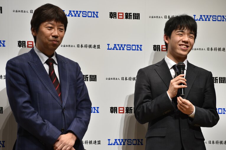 2017年の藤井聡太（当時14～15歳。全8枚中の7枚目）　©BUNGEISHUNJU