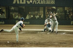 4番の仕事とは？ 巨人・岡本和真の打席を見て思い出す「伝説の10.8決戦」の4番・落合博満…エース今中に呟いた「オレはアイツの真っ直ぐは打てん！」