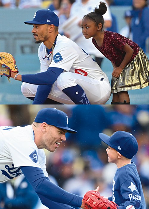 ボブルヘッドデーでは当該選手の家族が始球式を行うのが恒例。子供がマウンドに立ち、父たちは捕手を務める