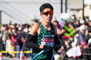 【注目】沿道からのヤジに「他の選手が『気にしないで』と…」立教大監督を解任→現役復帰の39歳・上野裕一郎がニューイヤー駅伝で“4人抜き”大激走の衝撃
