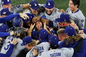 「神様、仏様、由伸様でしょ」ドジャース山本由伸にNHK解説者も驚嘆！ ワールドシリーズMVPで「彼の投球術はメジャーの野球を変えている」