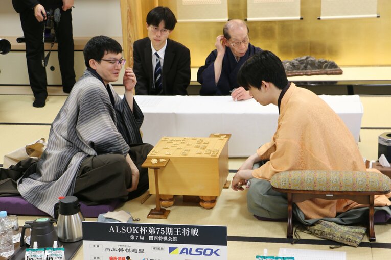 王将戦第7局の様子（写真は右に続きます）　©Shintaro Okawa