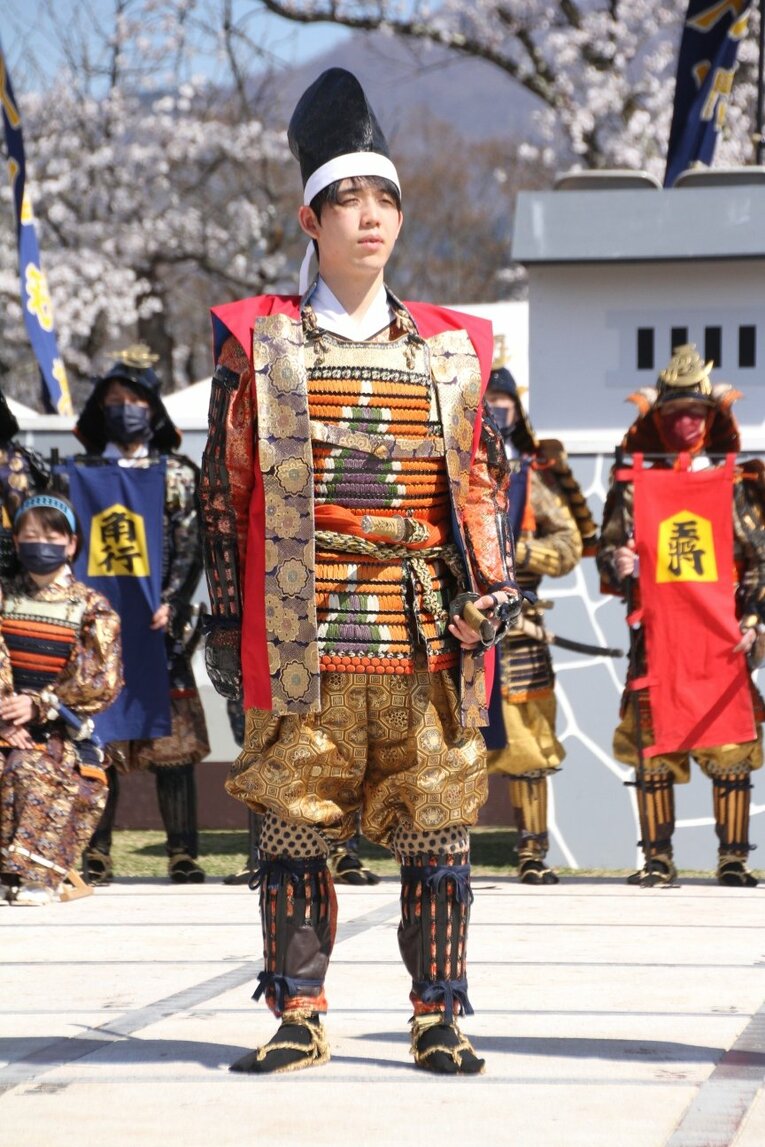 2022年の藤井聡太。人間将棋での武将姿（19～20歳時。全4枚の3枚目）　©NumberWeb