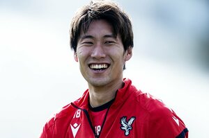 「げっ！」鎌田重傷にパレスサポが“Fワード”で絶望…「超イマイチ」から“手のひら返し”のナゼ