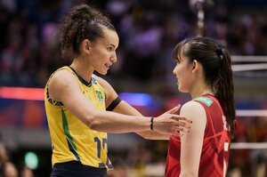 「セナ、なんで泣くの？」号泣するセッター関菜々巳にブラジル主将が贈った“アイラブユー”の意味とは？「セナのいる日本とやるのは本当に嫌！」