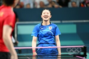 悔しい敗戦も「楽しい大会」…“驚異の16歳”張本美和が早田ひな、平野美宇、そして兄に支えられて見据えた、中国との激闘の「4年後」