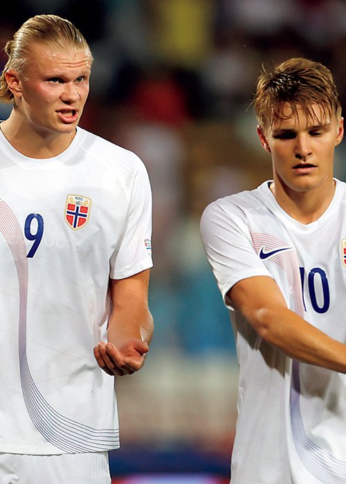 ハーランド（左）は今季加入のシティでプレミア17戦21得点、ウーデゴールは主将として首位アーセナルを牽引