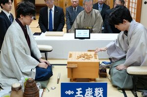 「えっ」控室も驚き…藤井聡太から“二冠を奪った同学年”伊藤匠将棋は何がスゴいか「ただ“真の2強”になるには2日制で」と語る棋士も