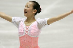 「浅田真央がトリノ五輪に出られない」から16年…女子フィギュア界で“シニア参加年齢引き上げ論争”が過熱する理由