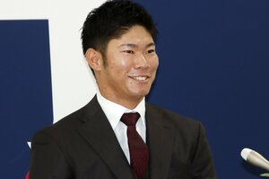 【もう一人の主砲候補】捕手専念で来季年俸1億円突破のカープ坂倉将吾を、捕手一番手に導いた「光のような存在」とは