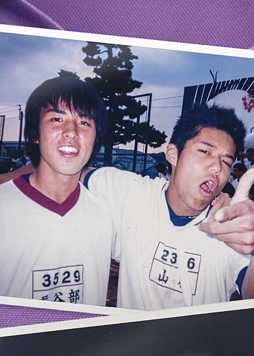 藤枝東高校時代の長谷部誠（左）とサッカー部後輩の山本さん