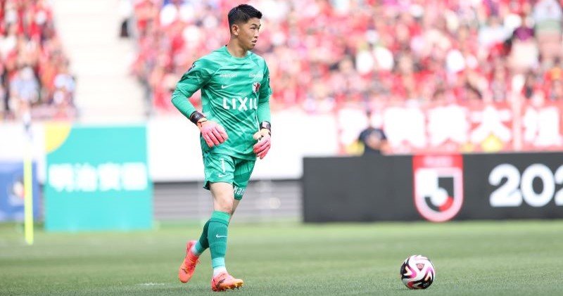 Jリーグ】鹿島アントラーズ・早川友基が、ユニフォーム交換を願った相手とは？「プロのGKにだって“憧れの人”はいる」 | NumberPREMIER