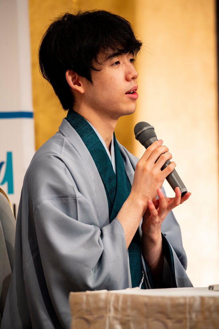 2022年の藤井聡太（19～20歳時。全4枚の2枚目）　©Nanae Suzuki