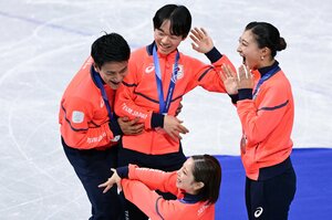 「次のオリンピックで…」りくりゅう、坂本花織、鍵山優真が“話し合った日”…個人戦メインのフィギュアで、日本代表はなぜ“最高のチーム”だったのか？