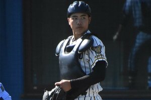 【話題】“頭髪自由”の強豪野球部であえて丸刈りを貫く…横浜隼人高で「ソフトバンク・ドラ3」級のキャッチャーを見つけた