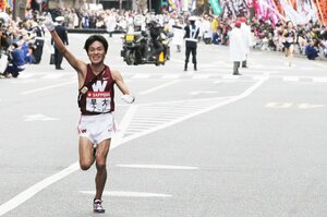 中継車に「どきなさい！」箱根駅伝10区、早稲田vs東洋“21秒差の決戦”のウラにあった審判長の指示…敗れた東洋・酒井監督「御礼を述べたい」