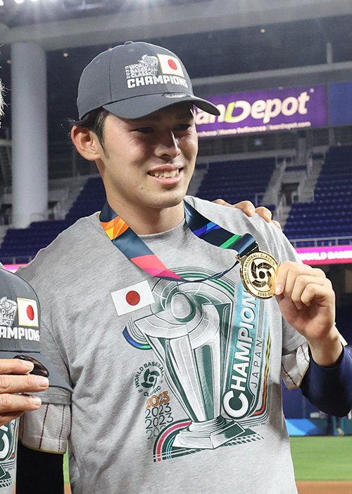 WBCでも共闘したロッテ吉井監督（左）は中4日の登板も「慣れればできる」と太鼓判